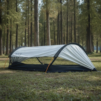 Hamac moustiquaire AERUNA en forêt pour bivouac avec protection complète contre les insectes