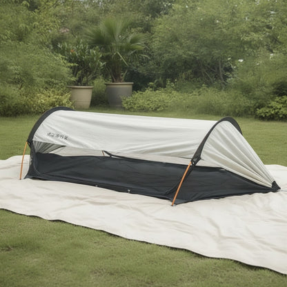 Hamac moustiquaire AERUNA installé dans un jardin avec pare-soleil et protection anti-insectes  